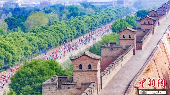 全国近五千名跑者竞逐2024平遥古城半程马拉松，