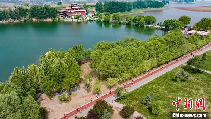 全国近五千名跑者竞逐2024平遥古城半程马拉松，