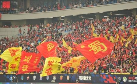 成都蓉城主场球市火爆 黄牛哄抬票价引球迷不满