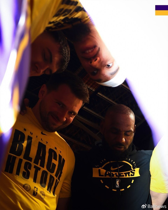 勒布朗·詹姆斯半场颗粒无收 雷迪克盛赞其无私