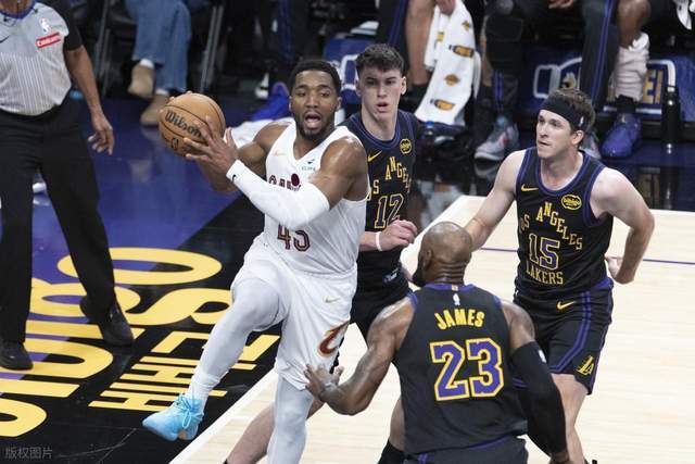 东契奇复出率队追分 骑士难挡湖人强势进攻