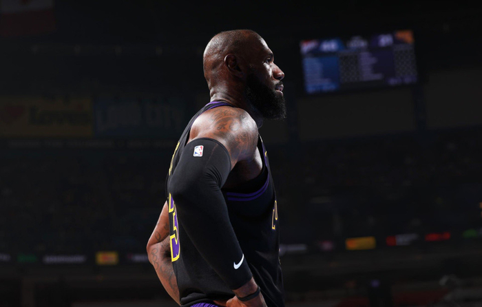 湖人惨败雷霆防守漏洞暴露东契奇伤退