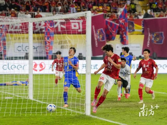 广州队粤超揭幕战2-0力克江门队